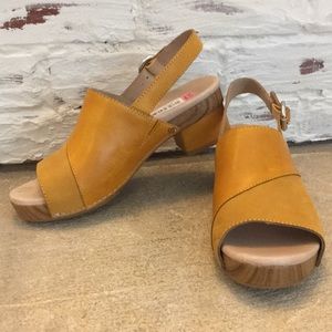 Brand new Dansko 37 mustard sandals